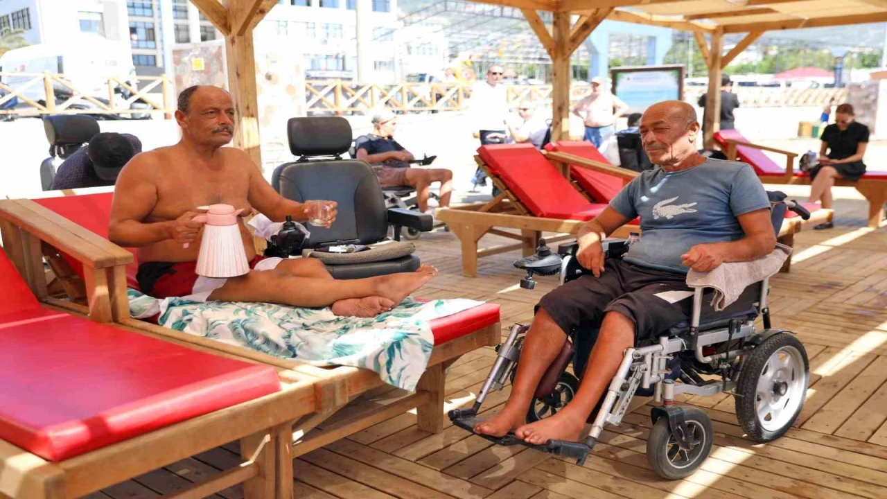 Alanyada vatandaşların gözdesi halk plajları