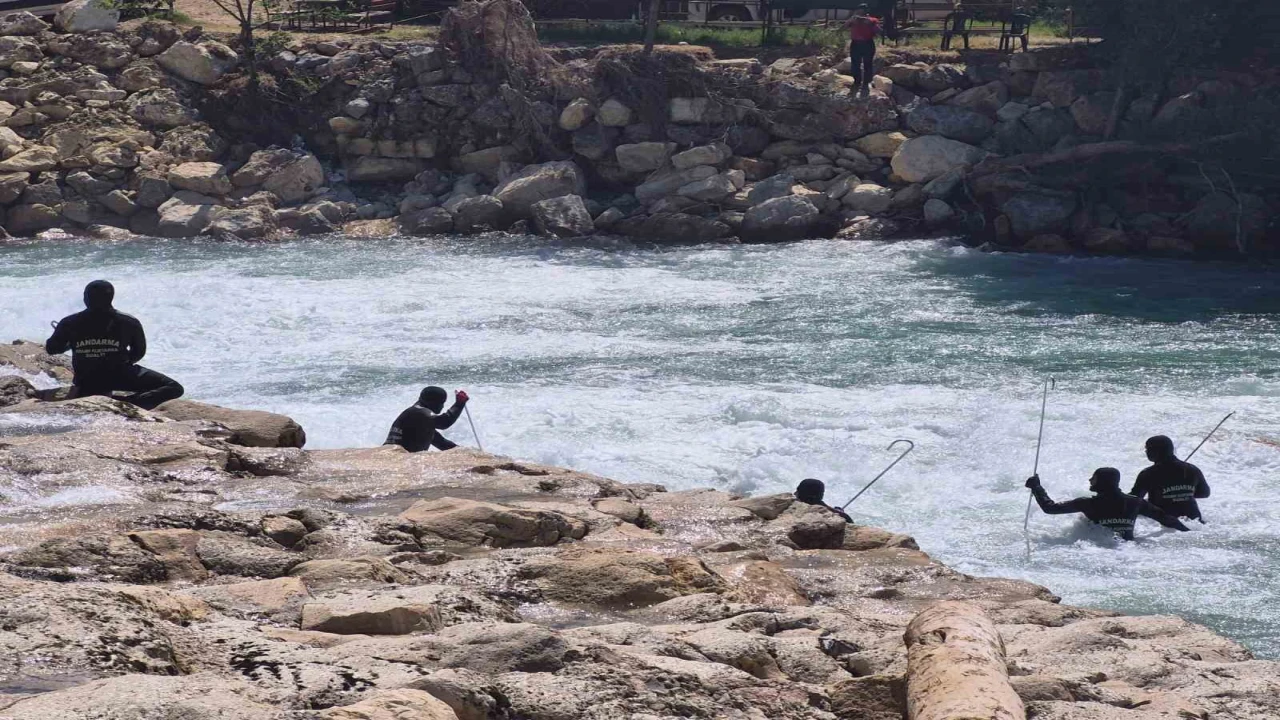 Alara Çayında kayıp genç için aramalar 11inci gününde devam ediyor