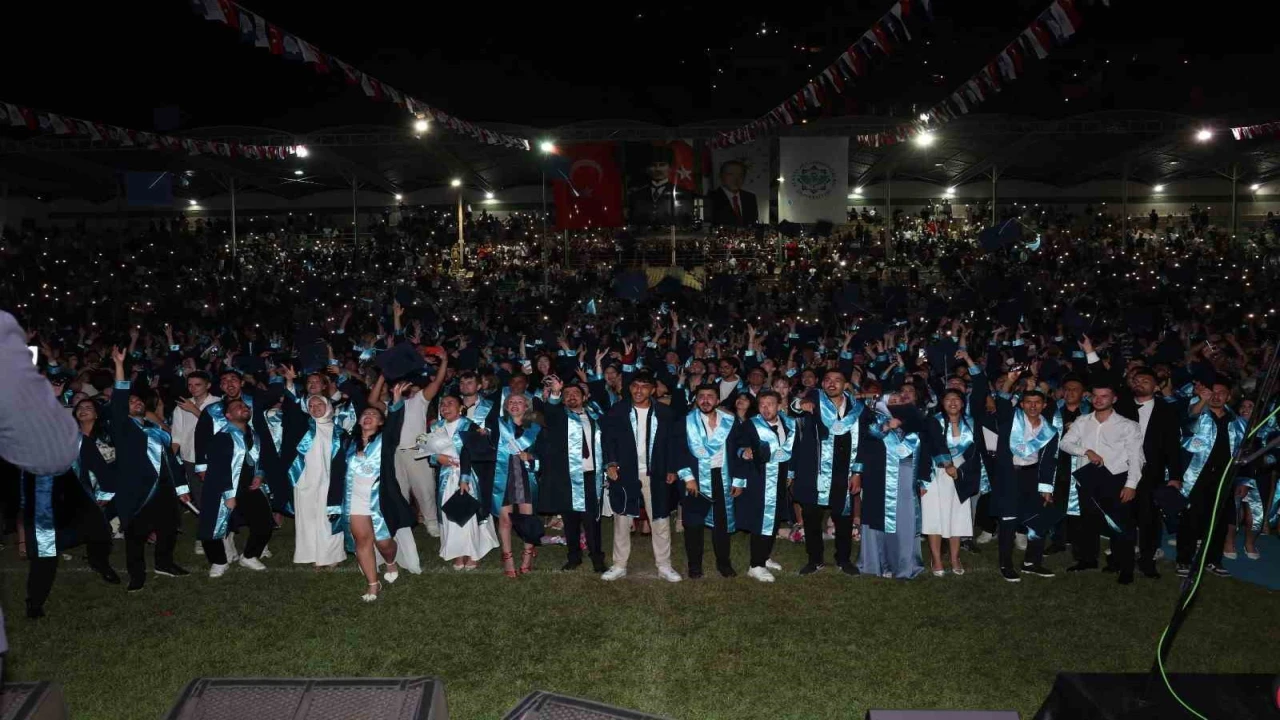 ALKÜ mezuniyet töreni coşkuyla yapıldı