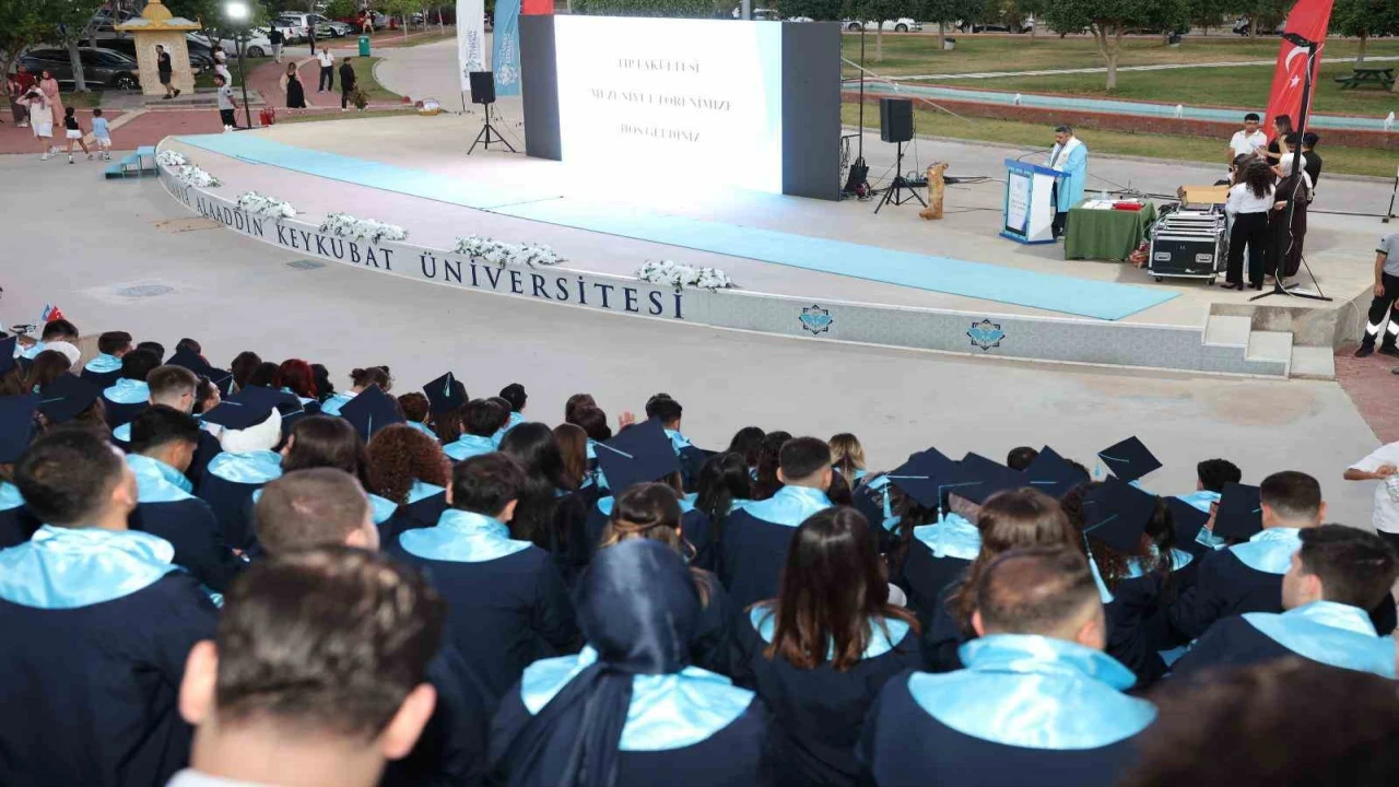 ALKÜ Tıp Fakültesinde 90 genç hekim mezun oldu
