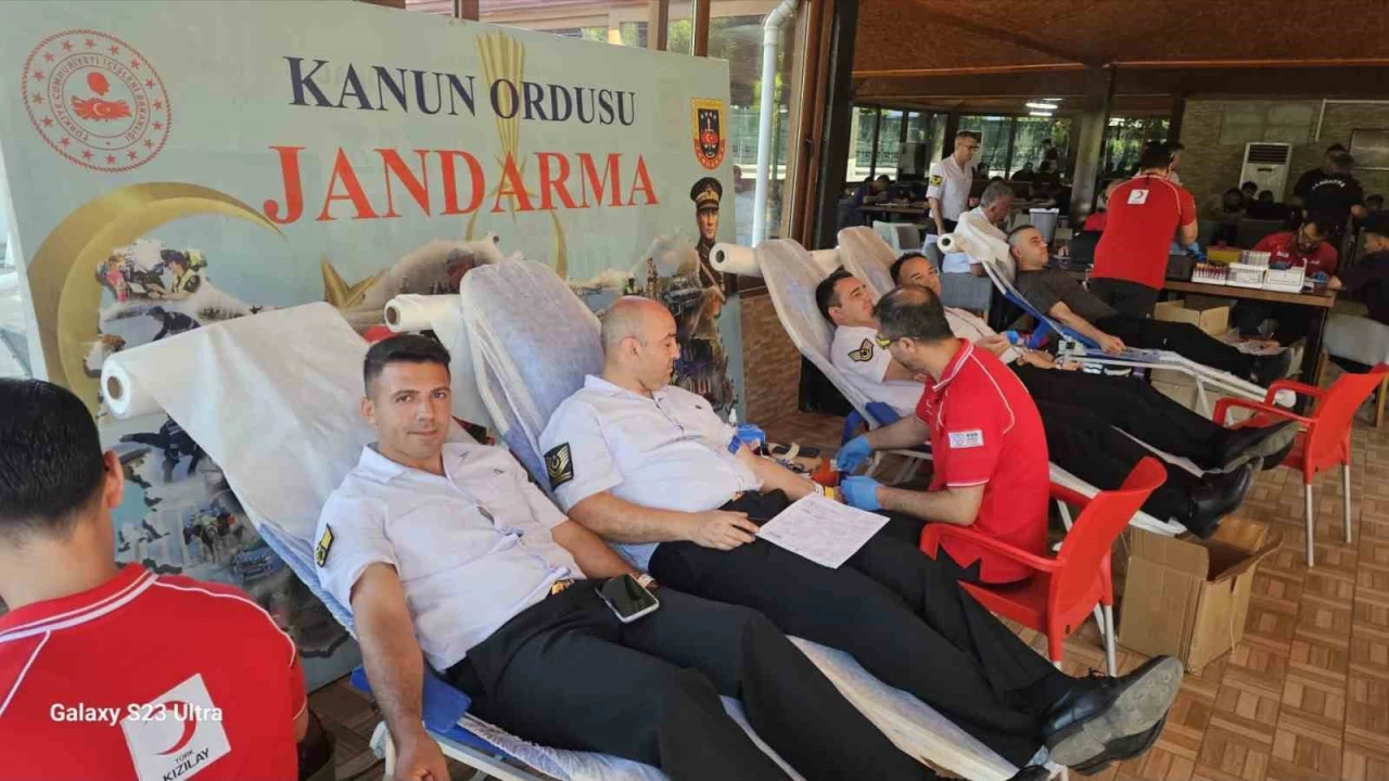 Antalya İl Jandarma Komutanlığından kan bağışına destek