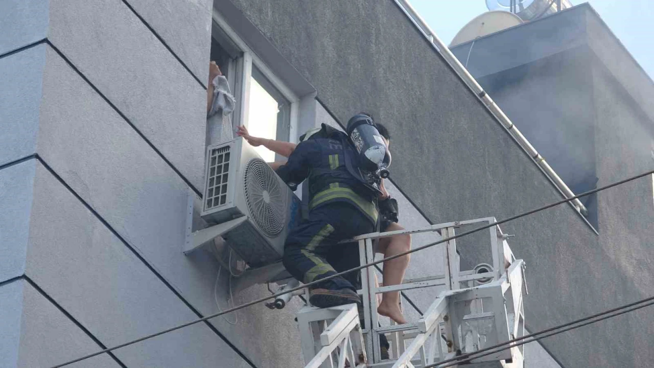 Antalyada 1 ay önce taşındıkları daire yangında küle döndü