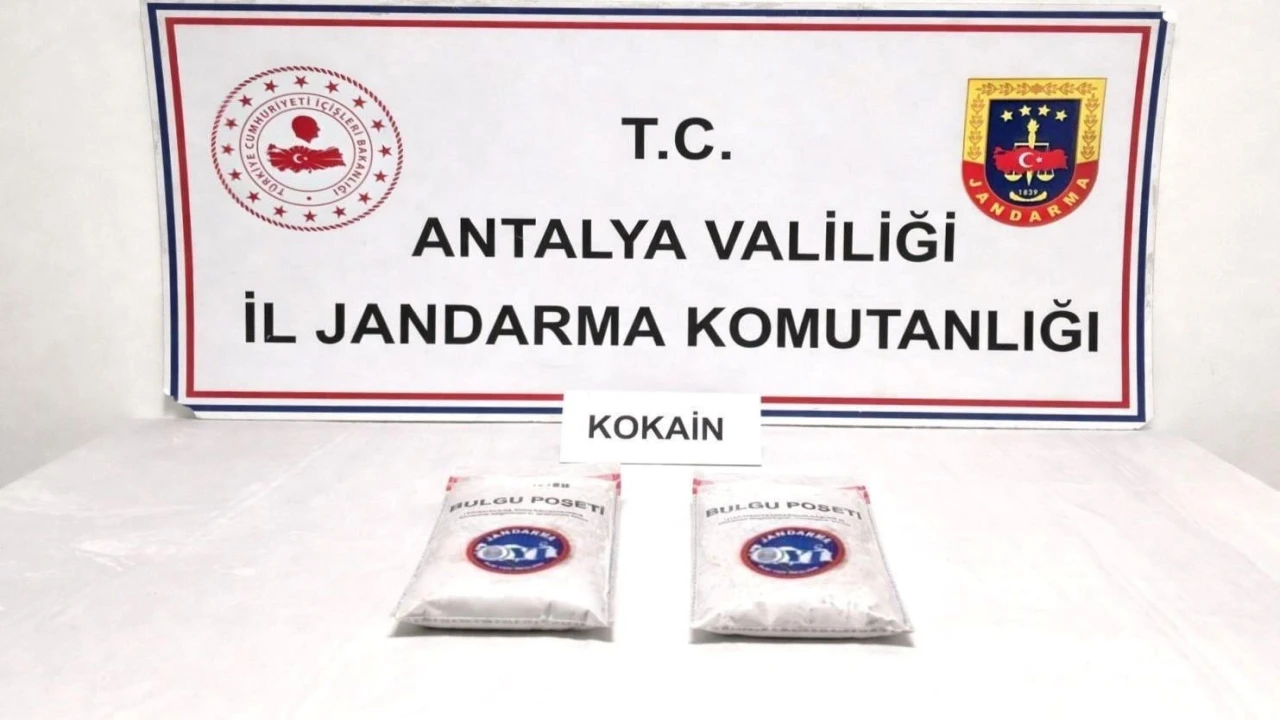Antalyada 1,3 kilogram kokain ele geçirildi, 2 şüpheli tutuklandı