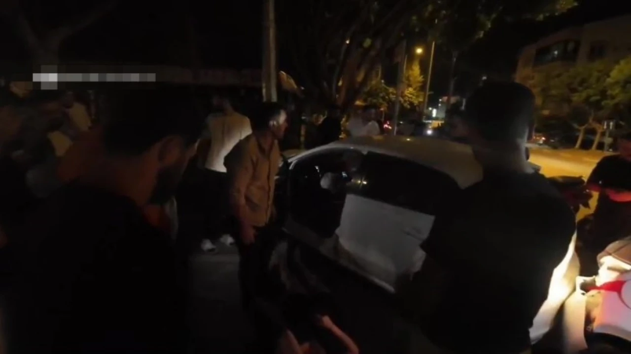 Antalyada otomobiller kavşakta çarpıştı: 2 yaralı