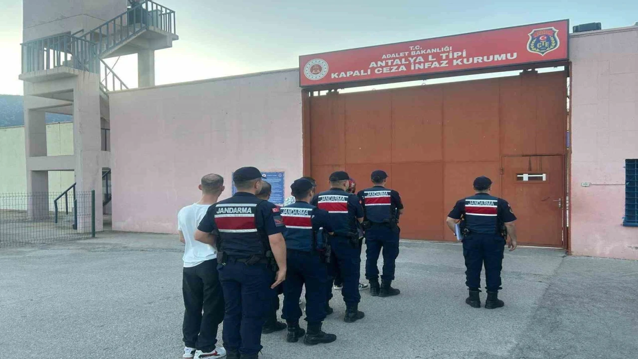 Antalyada uyuşturucu operasyonunda 4 şüpheli tutuklandı