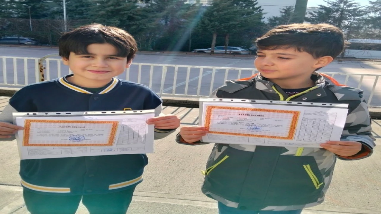 Ayser Çalıktaki saldırıda hayatını kaybeden öğrencilerin yarım kalan karneleri yürek burktu