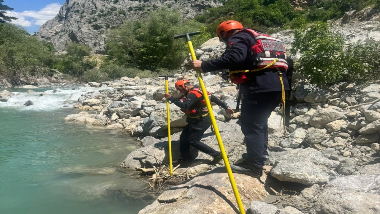 Balık tutarken nehre düşen şahsı arama çalışması 6ncı gününde devam ediyor