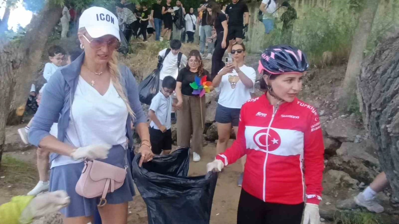 Bisiklet binme ve çevre temizliği etkinliği