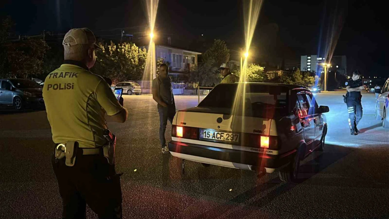 Burdurda abartı egzoz kullanılan 2 araç trafikten men edildi