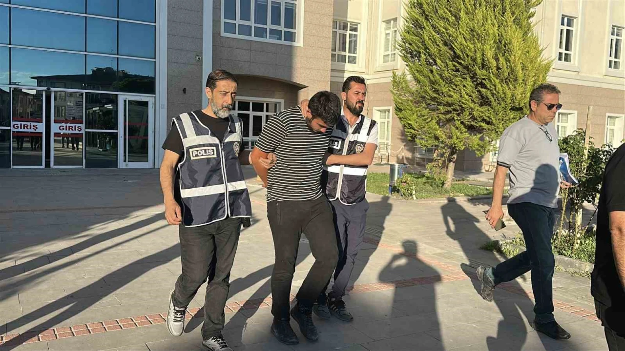 Burdurda evine gelen adamı öldüren genç tutuklandı