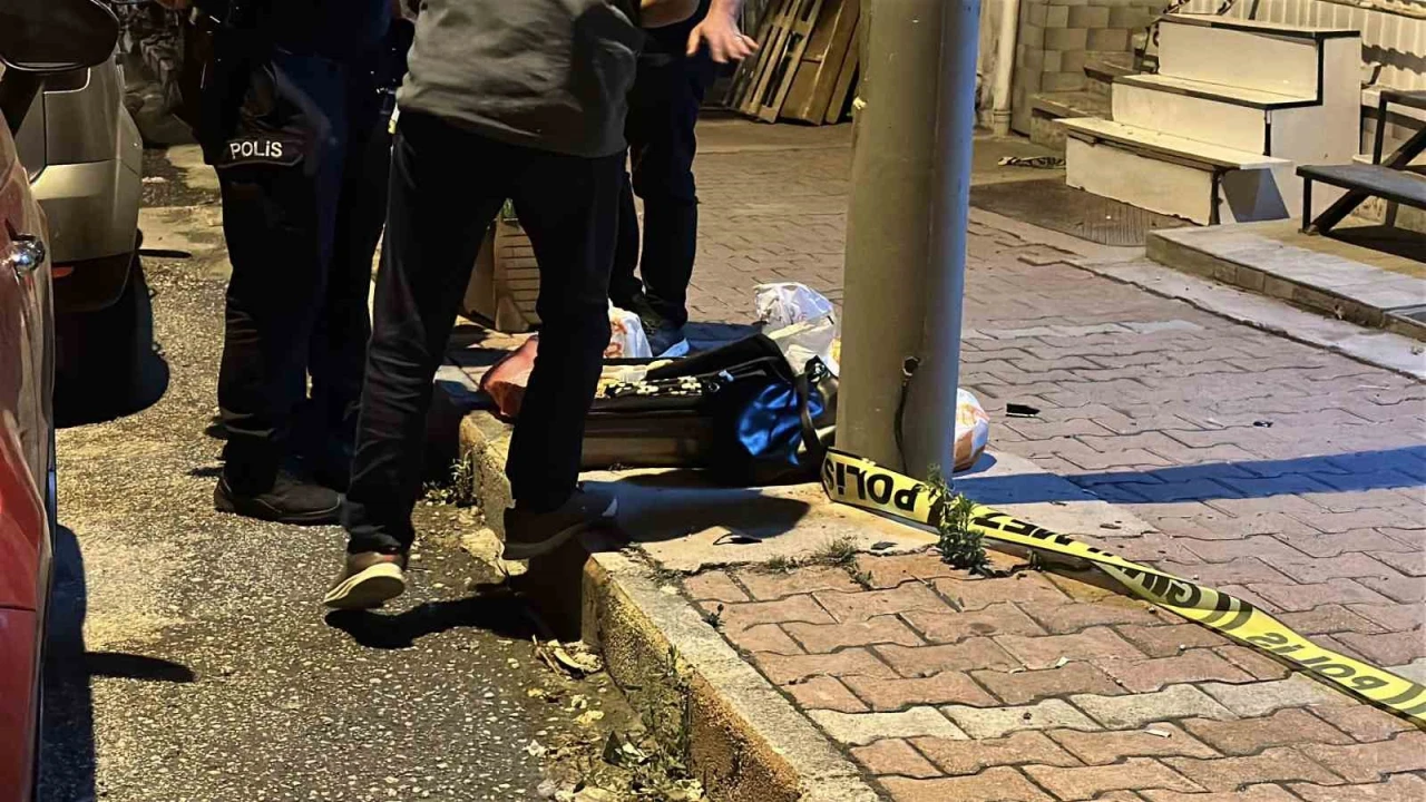 Burdurda fünyeyle patlatılan valizden eşyalar çıktı