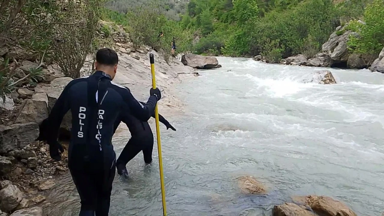 Çayda kaybolan gencin çocuklara boks öğretirken görüntüleri ortaya çıktı