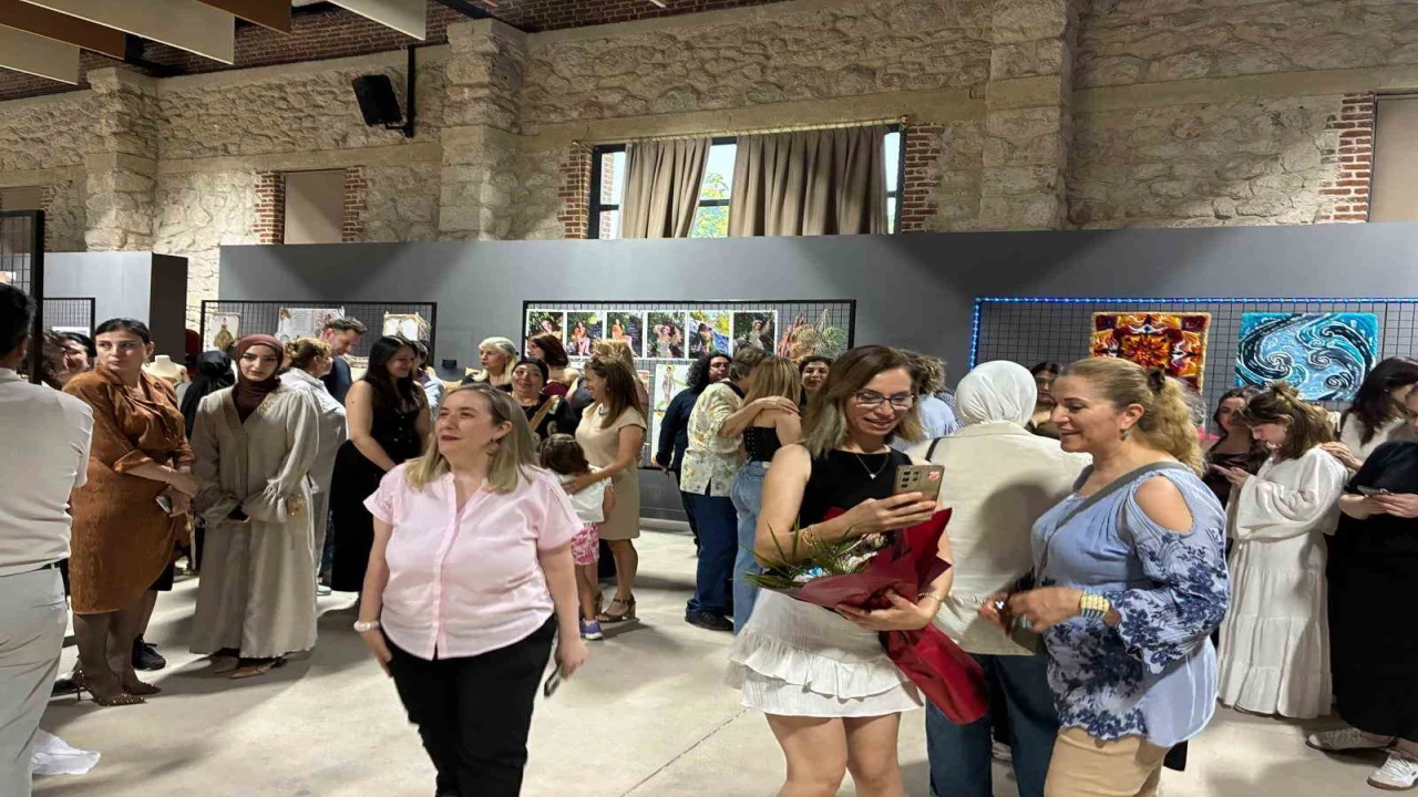 ÇÜ Tekstil ve Moda Tasarımı Bölümü öğrencilerinden mezuniyet sergisi