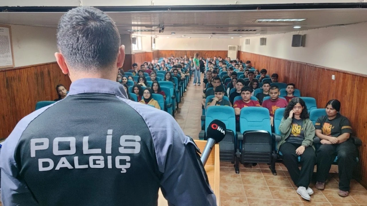 Dalgıç polislerden öğrencilere boğulma uyarısı