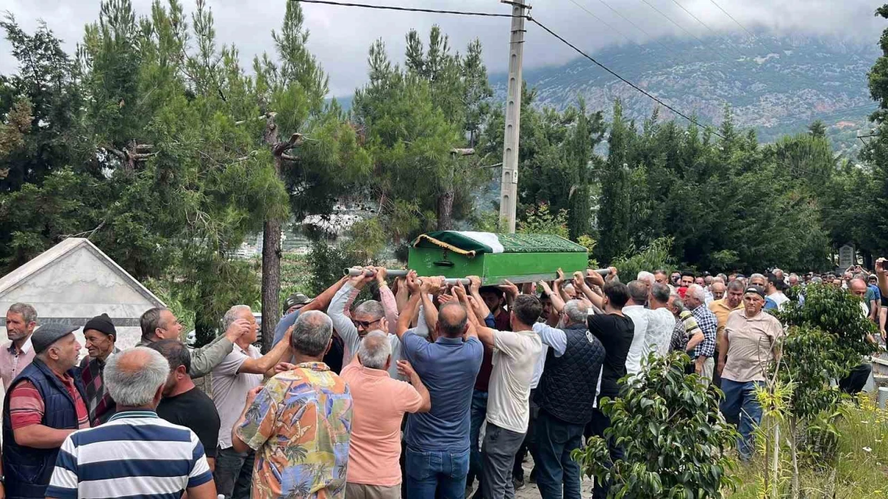 Denizlideki faciada hayatını kaybeden Hayriye Arıkan, Alanyada son yolculuğuna uğurlandı