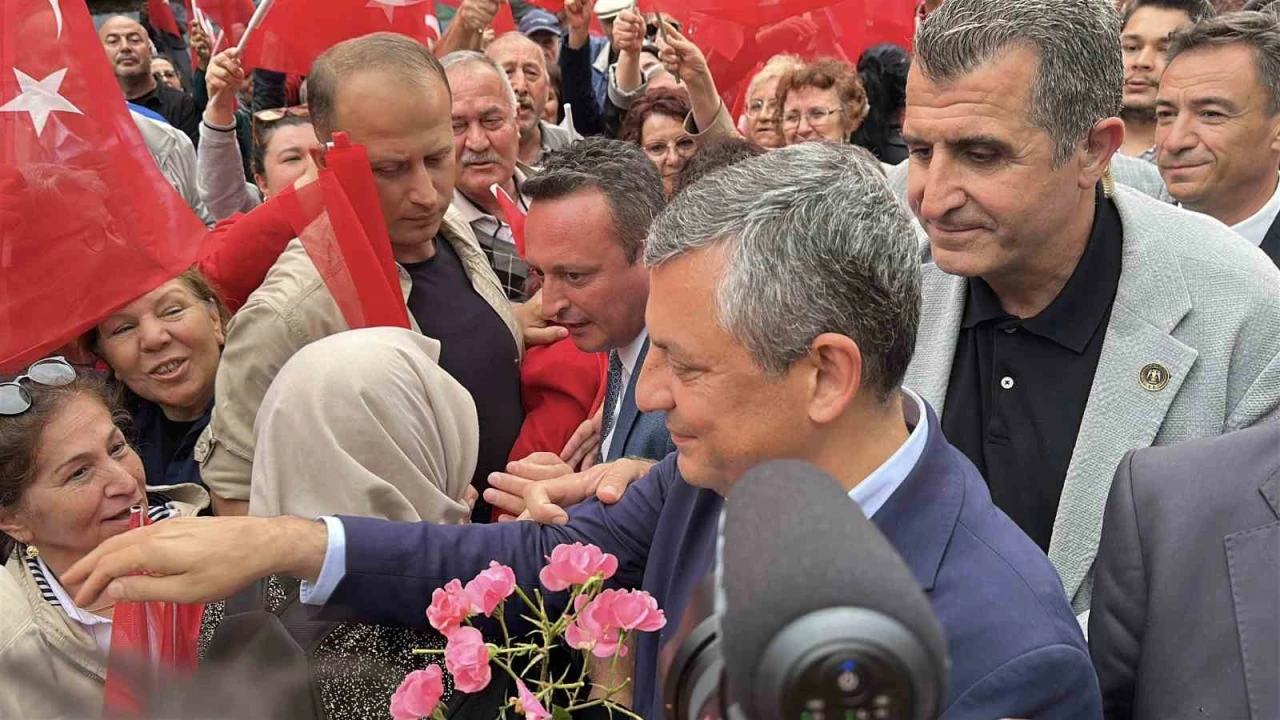 (Düzeltme) CHP Grup Başkanı Özgür Özel Burdurda
