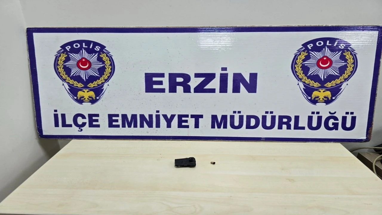 Erzinde ehliyet sınavına kopya düzeneğiyle giren şahıs yakayı ele verdi