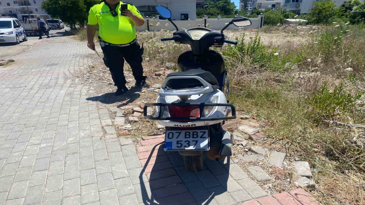 Gazipaşada motosiklet ile kamyonet çarpıştı: 1 yaralı