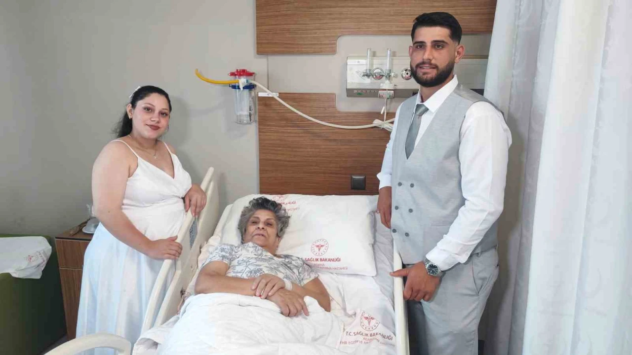 Gelin ve damattan anneyi ağlatan ziyaret