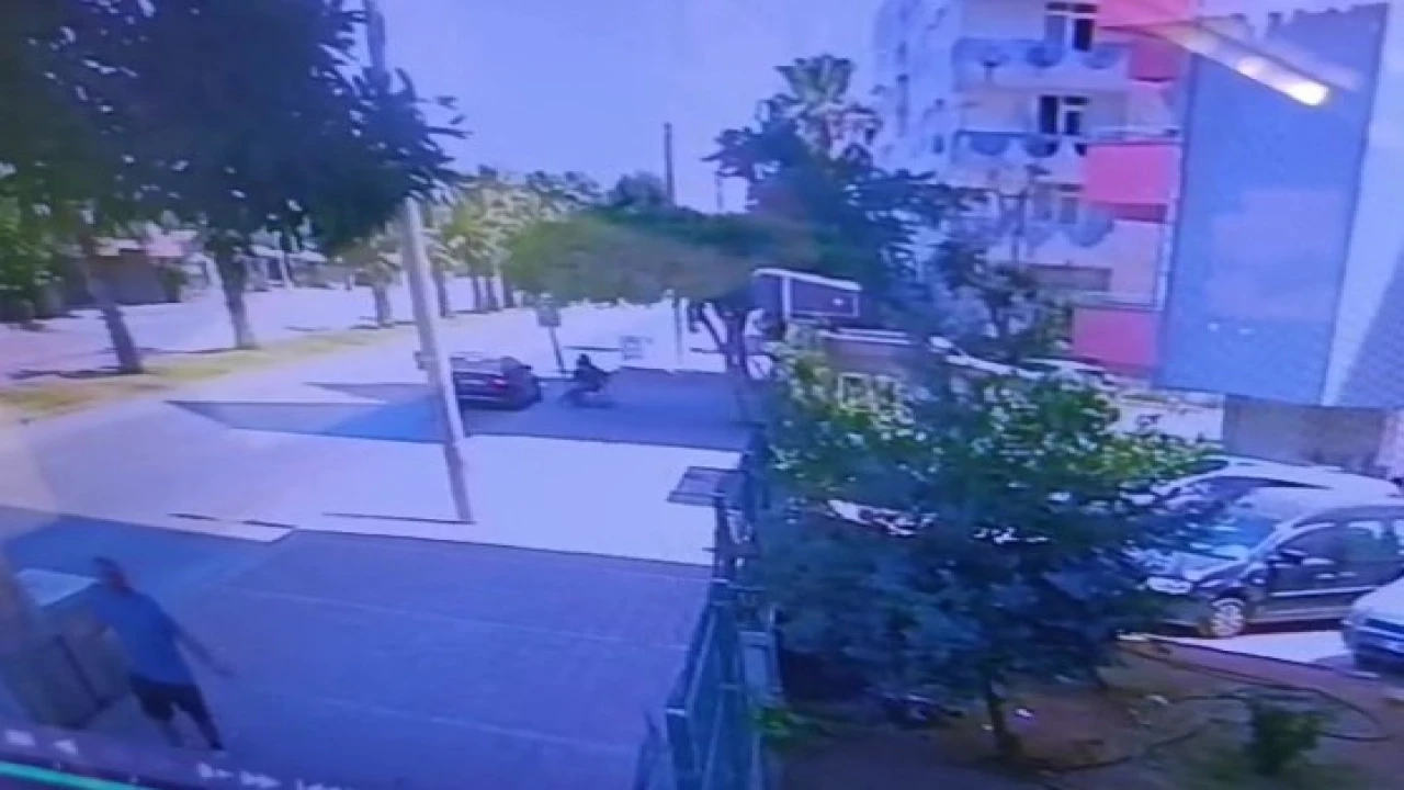 Genç kadını çocuğunun yanında hem dövdüler hem de 