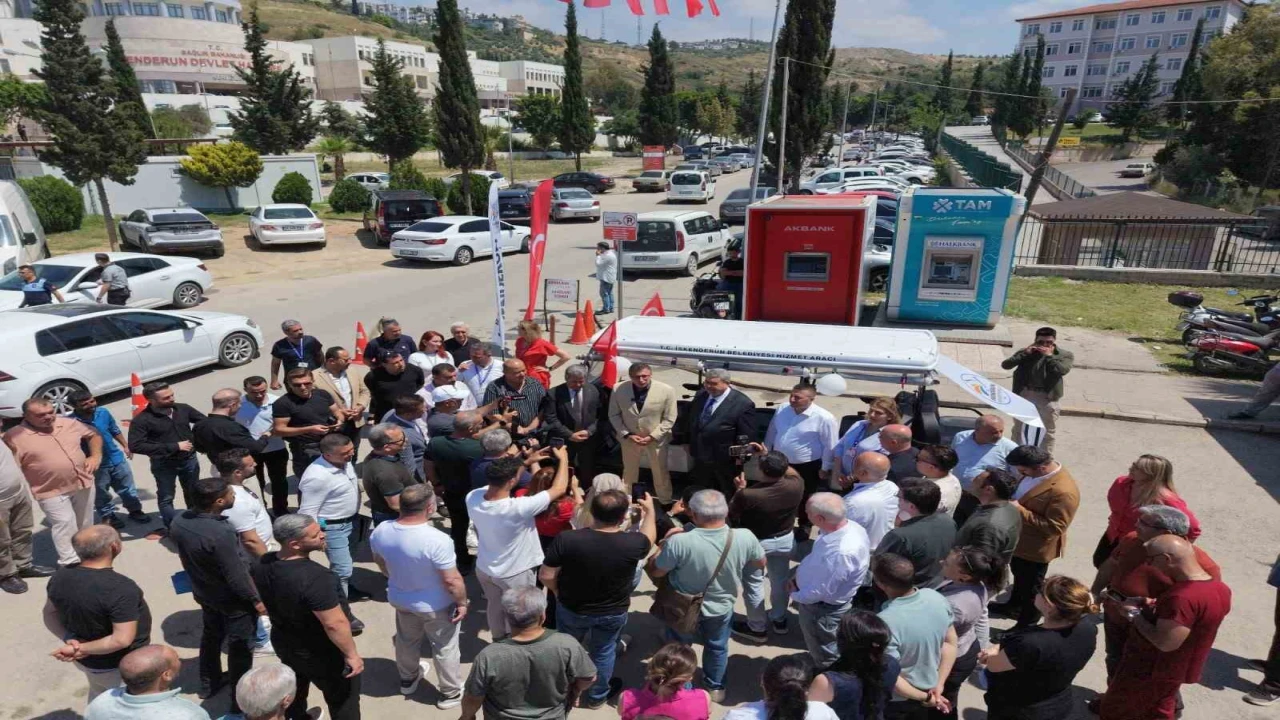 Hastaların 300 metrelik zorlu yoluna İskenderun Belediyesinden ring araçlı çözüm