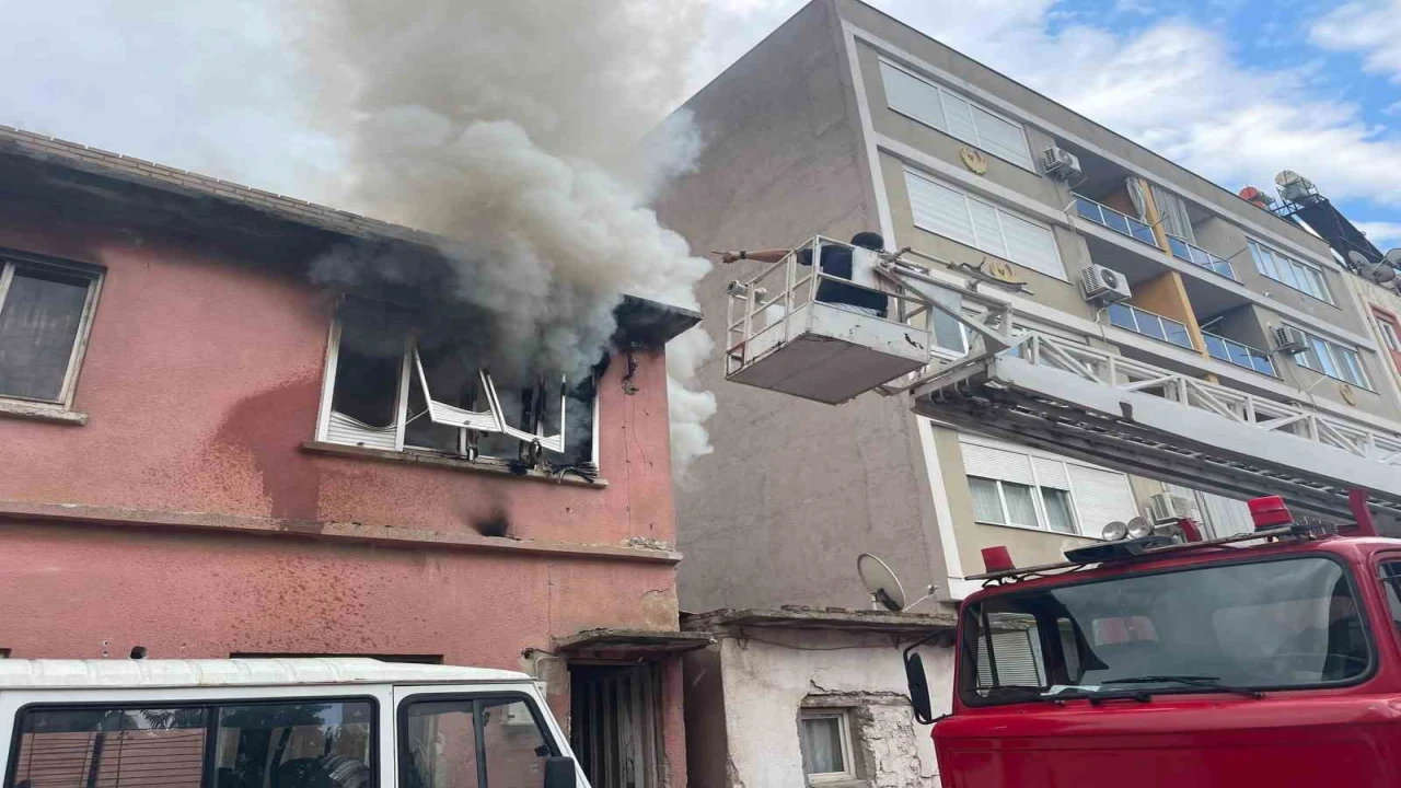 İki katlı müstakil evde çıkan yangın korkuttu