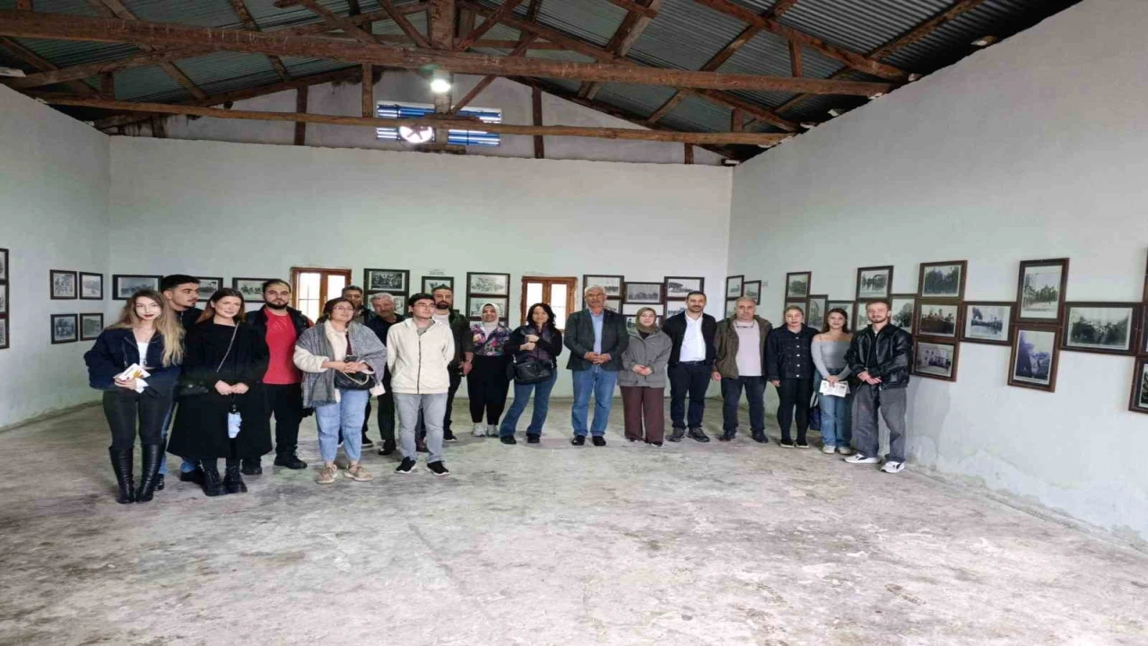 İletişim Fakültesi öğrencileri Kozanın kurtuluşuna tanıklık eden tarihi belgeleri yerinde inceledi