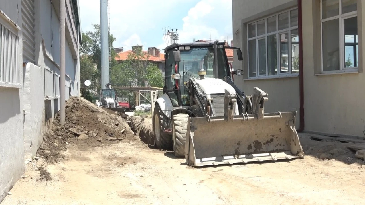 Ispartada kanalizasyon hattı çalışmasında göçük meydana geldi: 1 işçi yaralandı