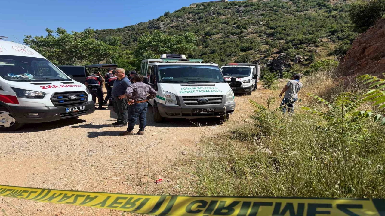 Ispartada park halindeki araçta 2 gencin cansız bedeni bulundu