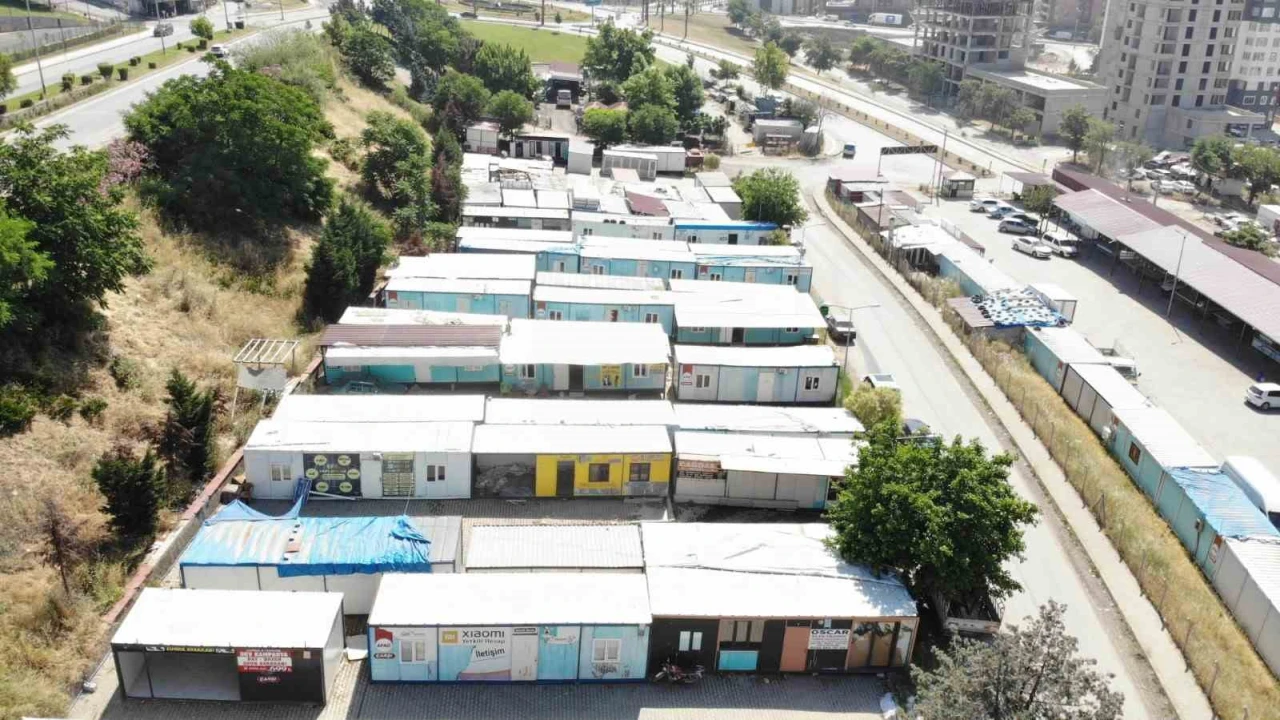 Kahramanmaraşta esnafa verilen konteynerler kaldırılmaya başlandı