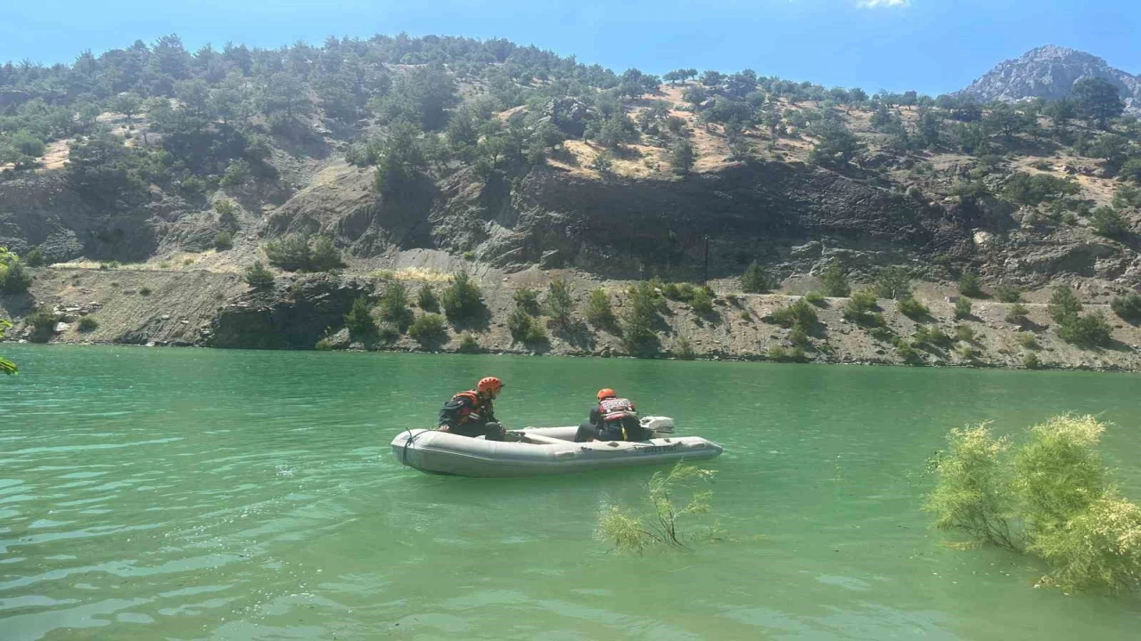 Kahramanmaraşta nehirde kaybolan vatandaşı arama çalışmaları sürüyor