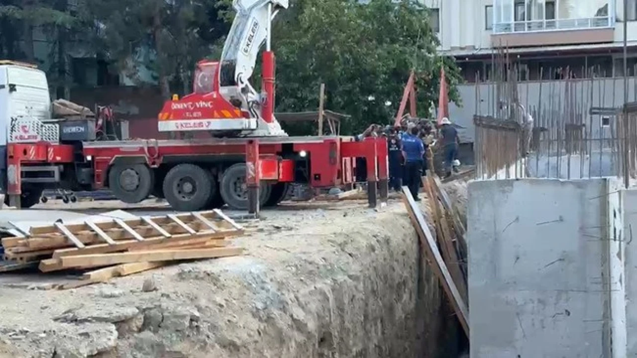 Kamyondan dökülen hafriyatın altında kalan 2 işçi yaralandı
