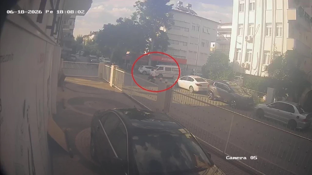Kamyonetle çarpışan motosikletin sürücüsü kazayı kask sayesinde kazayı hafif sıyrıklarla atlattı