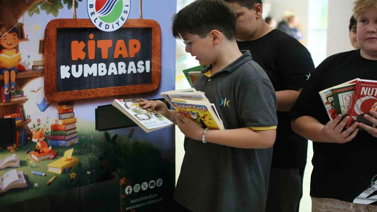 Kepez Belediyesinden okullara Kitap Kumbarası