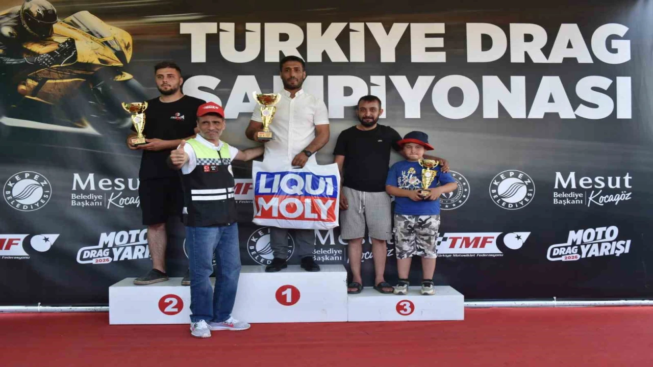 Kepezde motodrag şampiyonları kupalarını aldı