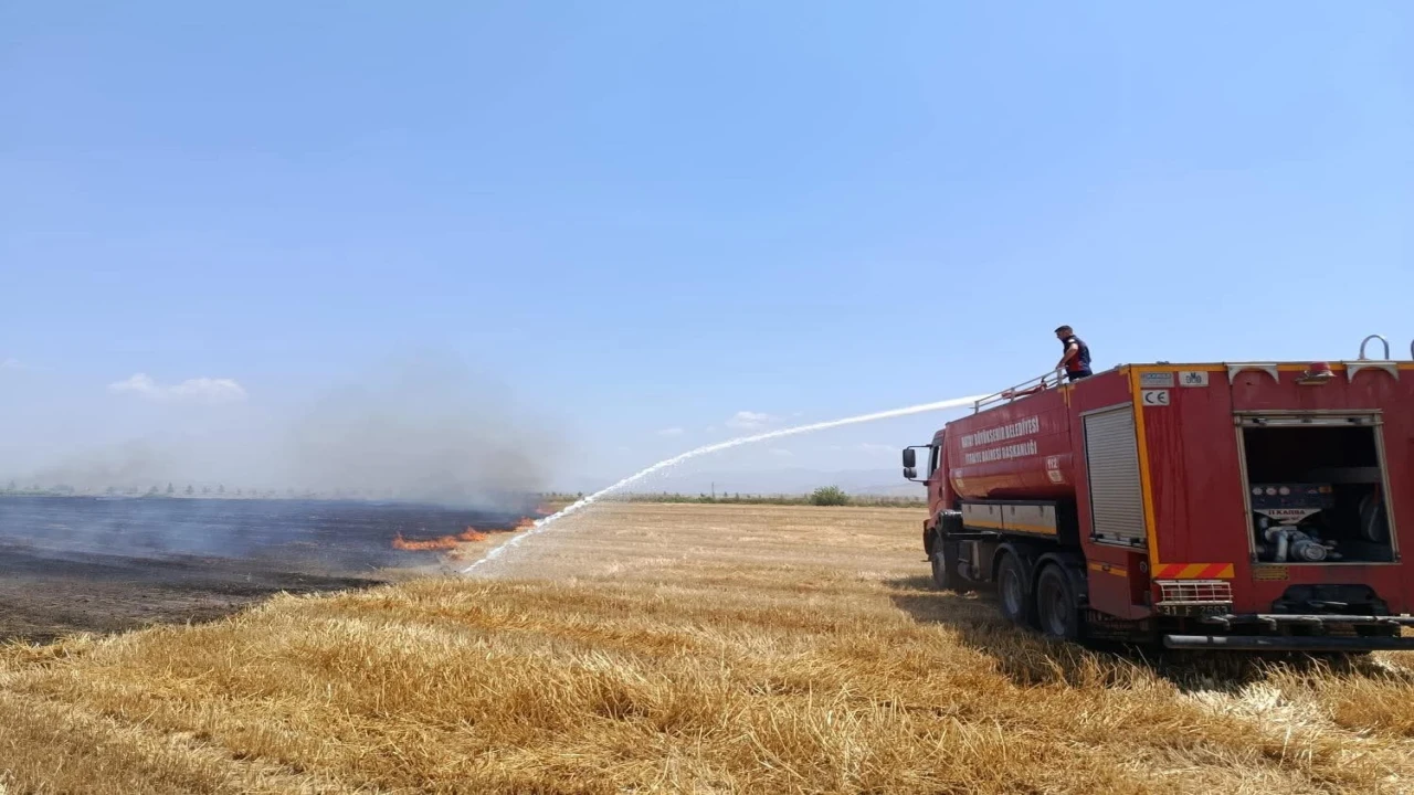 Kırıkhanda anız yangını yaşandı
