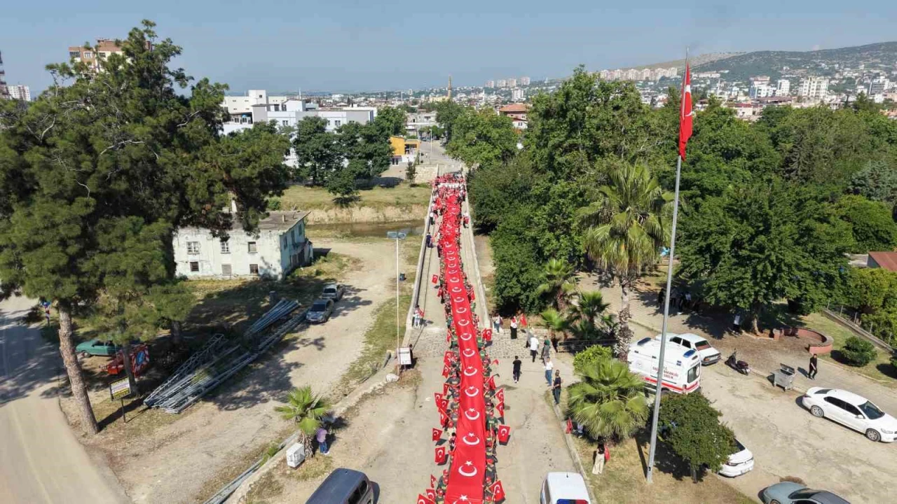 Kozanda 106 metrelik bayrakla kurtuluş coşkusu