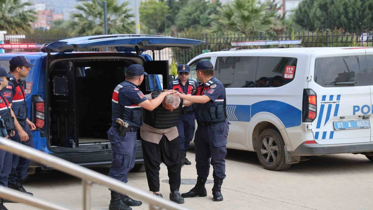 Kozanda baba ve oğlunu öldüren zanlı adliyeye sevk edildi