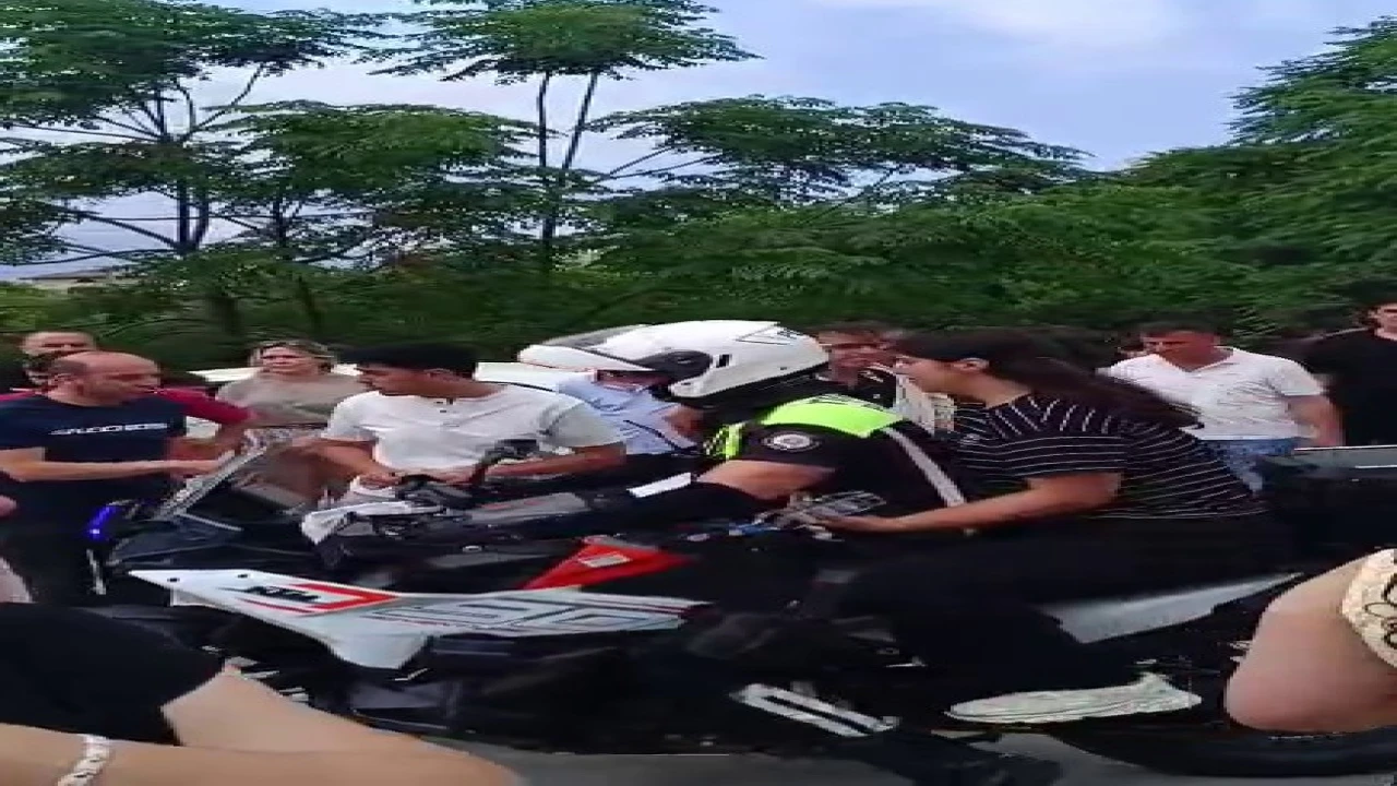 LGSye geç kalan öğrencilerin yardımına polis yetişti