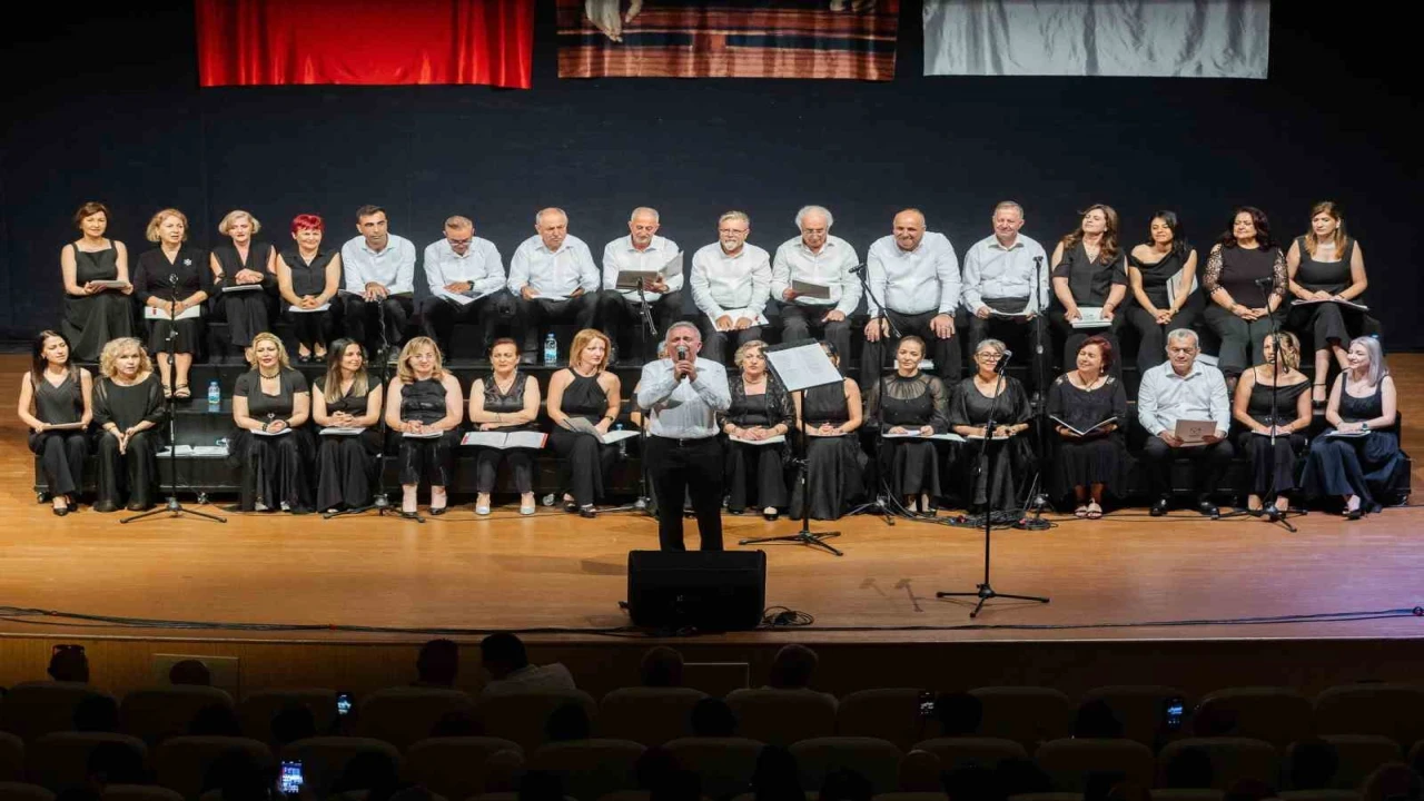 Manavgat Belediyesi TSM Korosundan yaz konseri