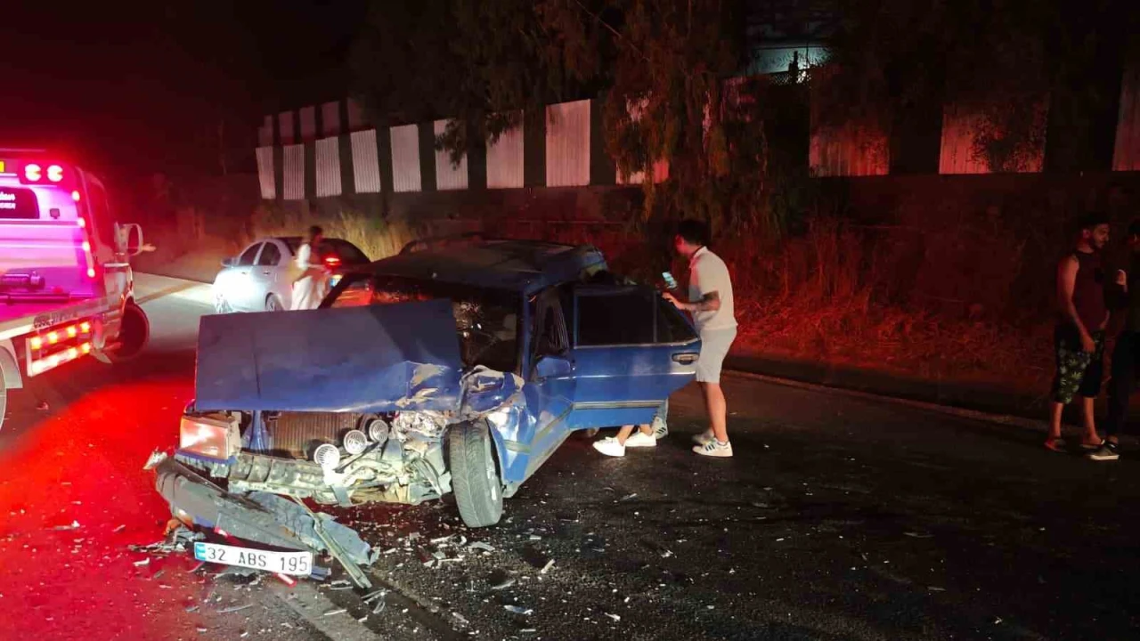 Manavgatta 3 araçlı zincirleme kaza: 1 yaralı