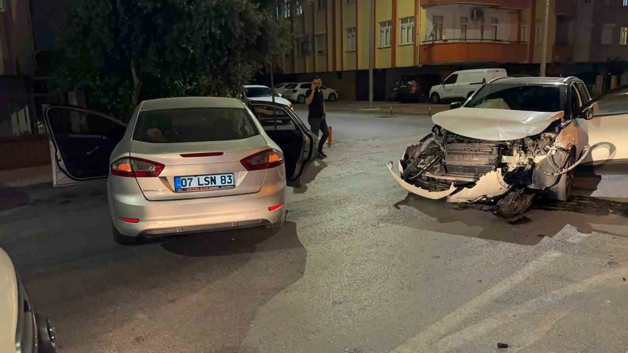 Manavgatta otomobiller çarpıştı: 4 yaralı