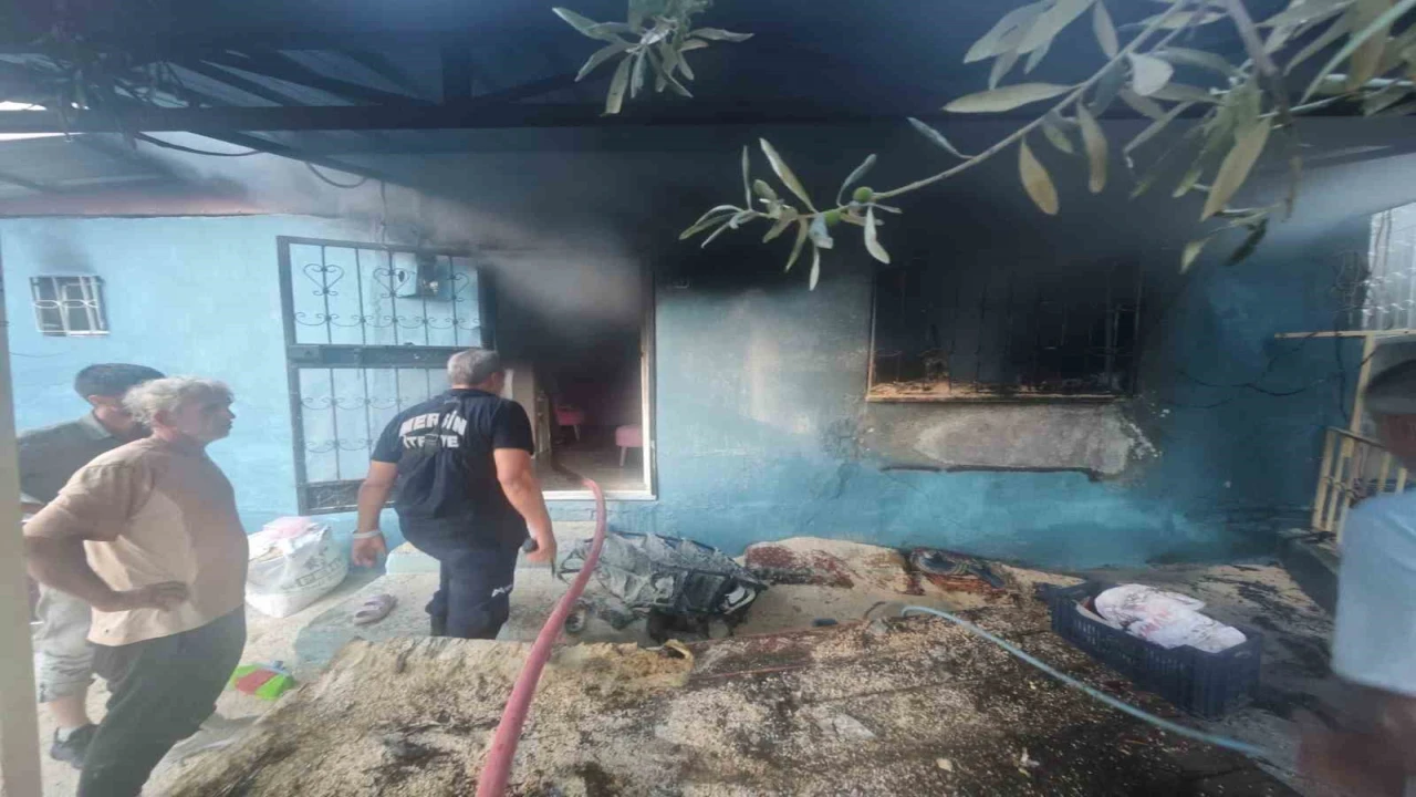Mersinde evde çıkan yangın korkuttu