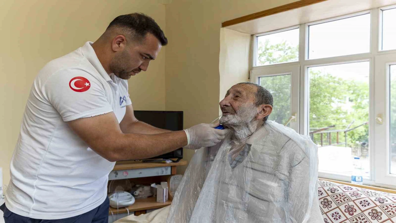 Mersinde evde sağlık hizmetiyle hayatlar kolaylaşıyor