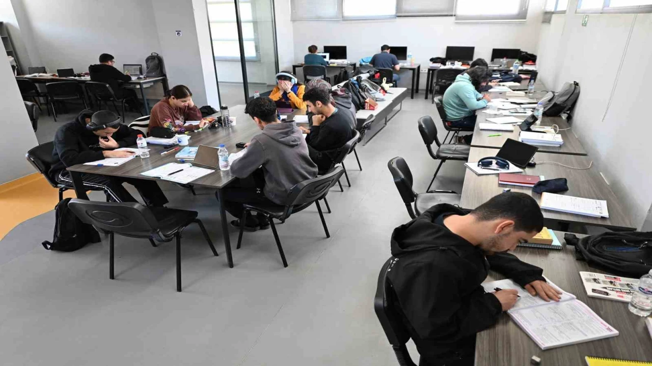 Mersinde okuma salonları öğrencilerin ikinci adresi oldu