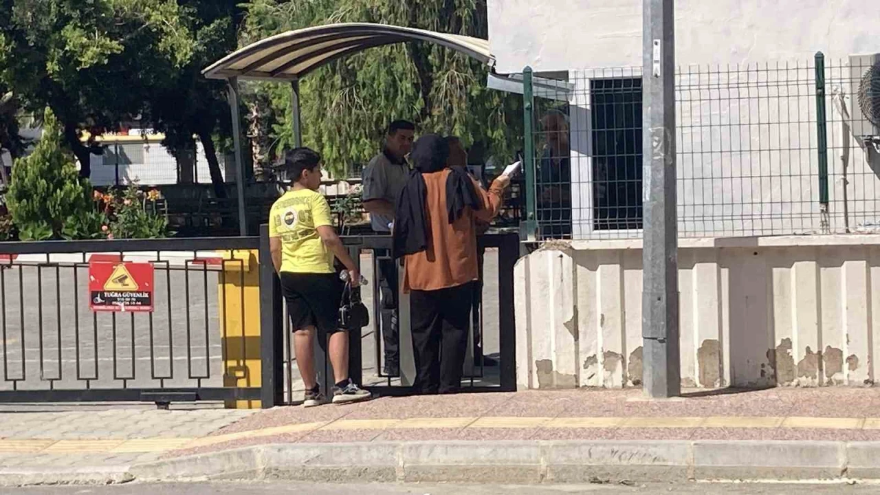 Mersinde YKS heyecanı: Sınava saniyelerle yetiştiler