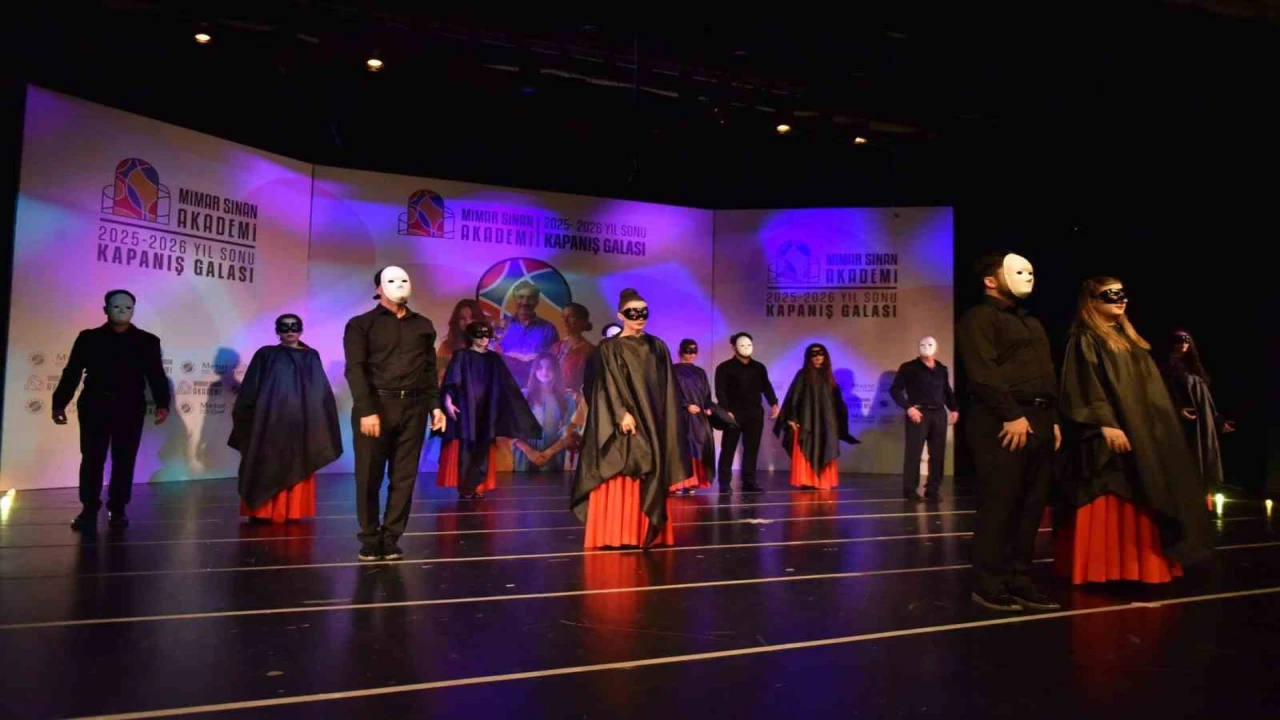 Mimar Sinan Akademiden yıl sonuna özel sanat performansı