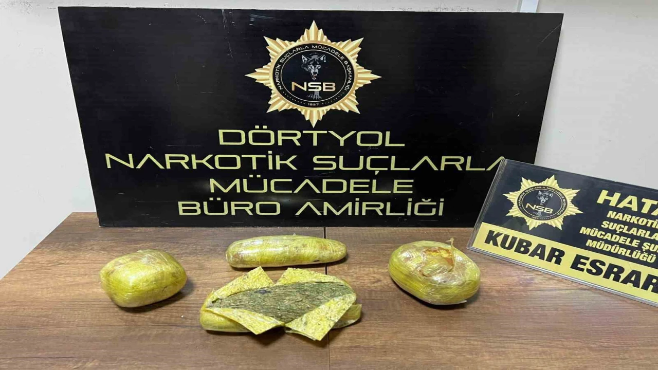 Motosiklete saklanan kubar esrarı polis buldu