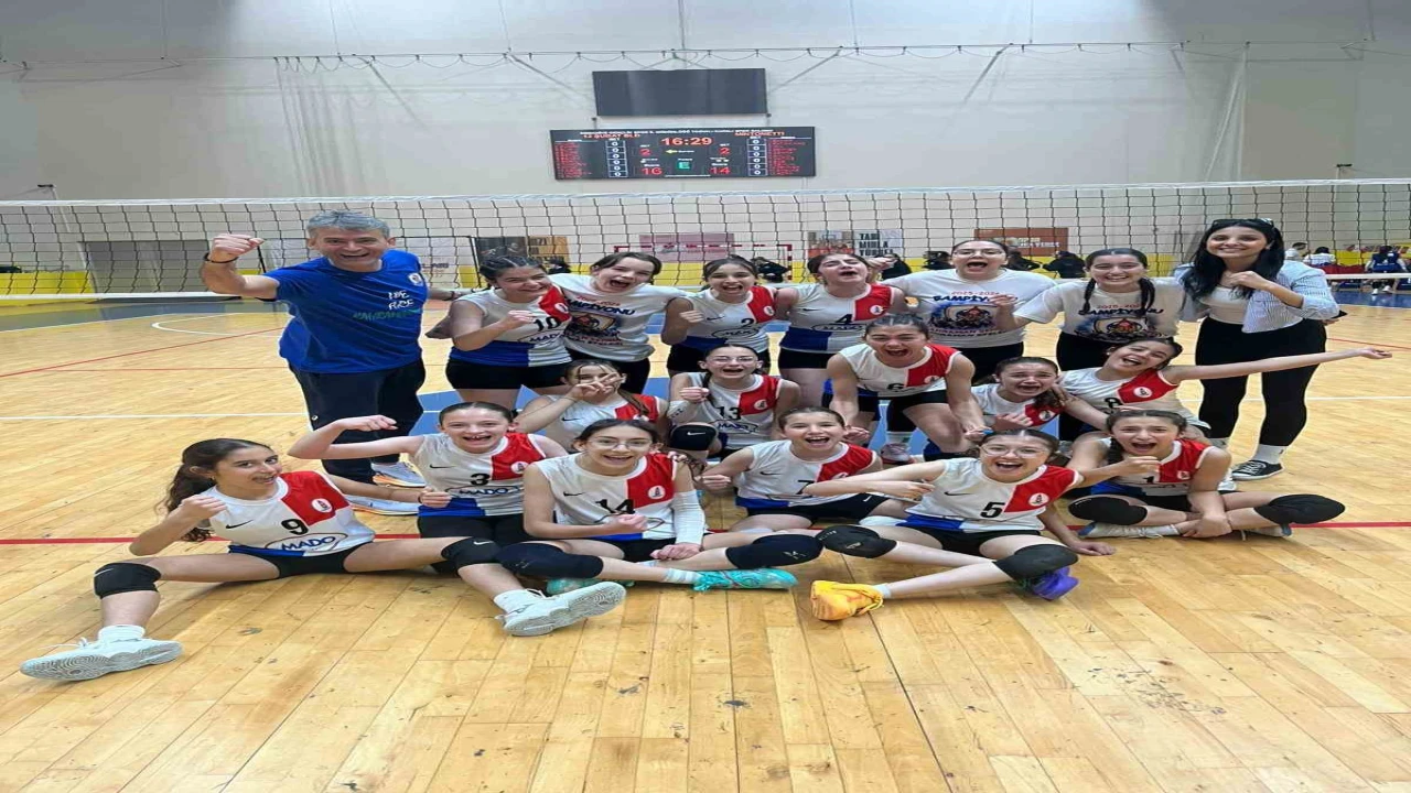 Onikişubat Belediyespor Midi Kız Voleybol Takımı Türkiye Şampiyonası yolunda