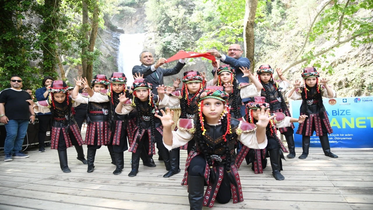Osmaniye Karaçay Şelalede çevre haftası coşkusu